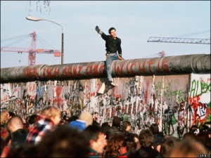 <vacíoLa caída del muro>