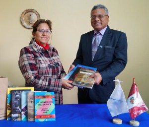 Donamos más de 400 libros - Derrama Magisterial